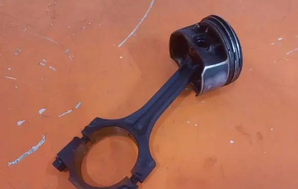 Seat Cordoba (6L) Piston 