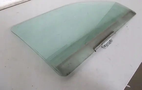 Ford Escort Front door window glass four-door 