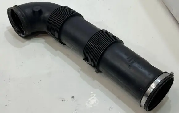 Porsche Cayenne (92A) Air intake hose/pipe 7L5128684C