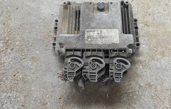 Nissan Primera Engine control unit/module 0281011646