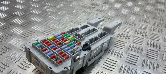 Hyundai Santa Fe Fuse module 919502B400