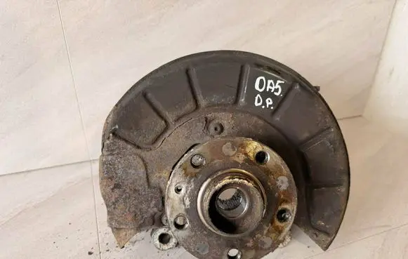 Seat Alhambra (Mk2) Front wheel hub 