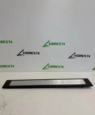 Front sill trim cover