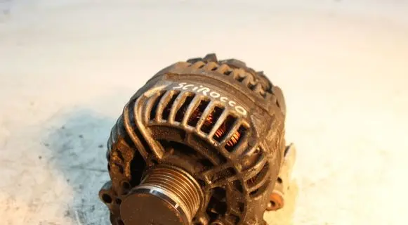 Volkswagen Scirocco Generator/alternator 03C903023A