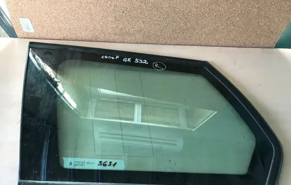 Citroen C4 Grand Picasso Rear side window AS2