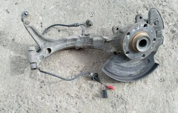 Volkswagen PASSAT B5.5 Front wheel hub spindle knuckle