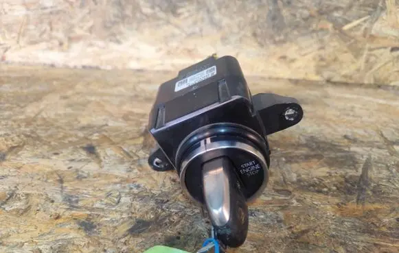 Volkswagen Touareg II Ignition lock 7P6905843B 33305101 11247407507050334
