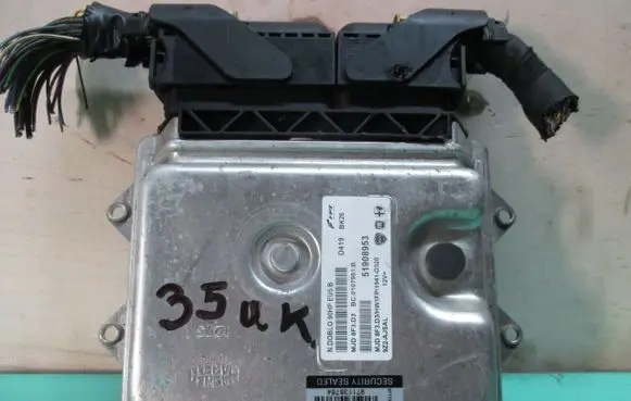 Opel Combo D Engine control unit/module ECU 51908953