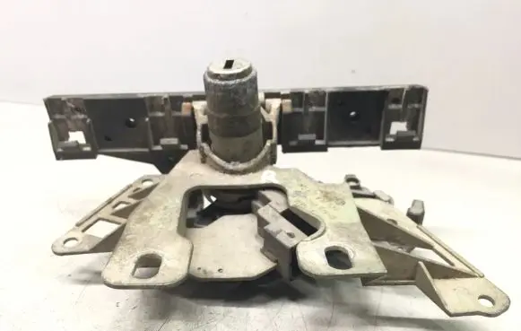 Volkswagen PASSAT B5 Tailgate exterior lock 3B0827297