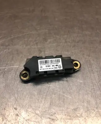 Mercedes-Benz C W203 Airbag deployment crash/impact sensor 0018209126 101051002