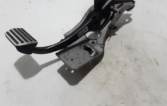 Volvo XC40 Brake pedal 32265013