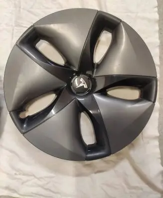 Tesla Model 3 R18 wheel hub/cap/trim 104423100b