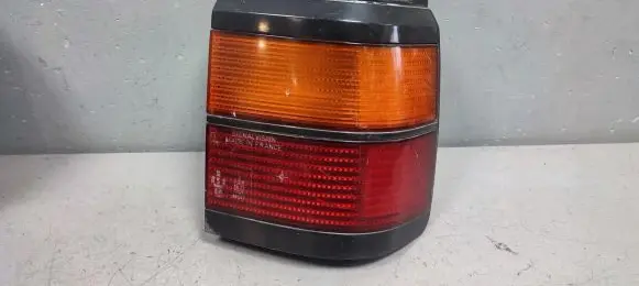 Volkswagen PASSAT B3 Rear/tail lights 333945111