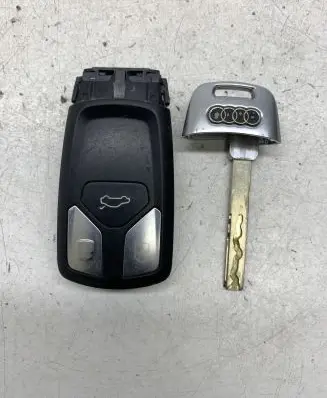 Audi A4 S4 B9 Ignition key/card 4M0959754T