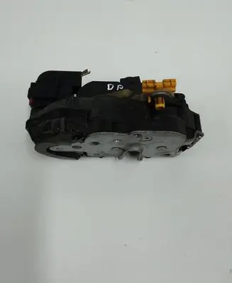 Opel Insignia A Front door lock A081876