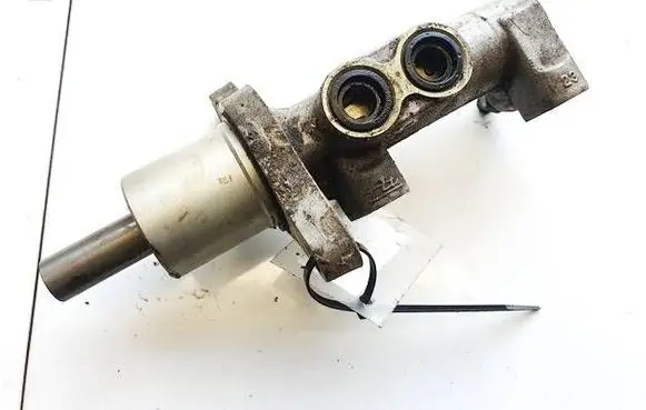 Master brake cylinder