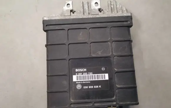 Volkswagen Golf III Engine control unit/module 030906026K 0261200750