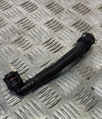 Ford Focus Breather hose/pipe CM5G6758BC