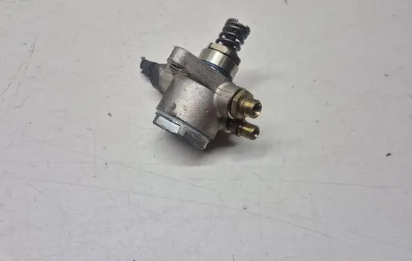 Audi A8 S8 D4 4H Fuel injection high pressure pump 079127026R