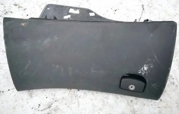 Peugeot 607 Glove box