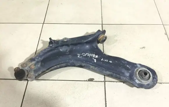 Renault Kangoo II Front lower control arm/wishbone