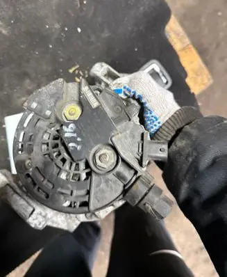 Opel Zafira B Generator/alternator 0124415009