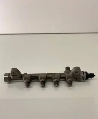 Opel Insignia A Fuel distributor 0445214221 55576177 253803