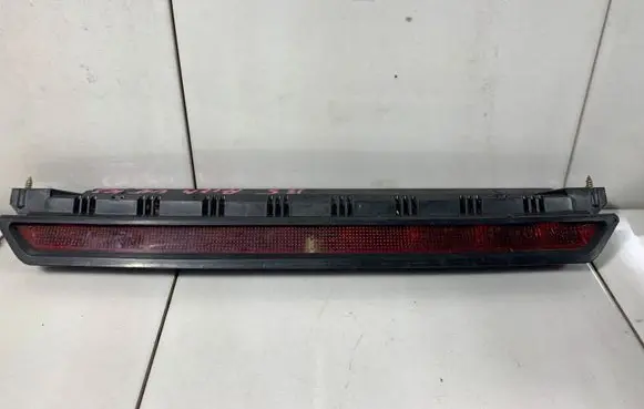 Volkswagen PASSAT B5 Third/center stoplight 3B9945027A