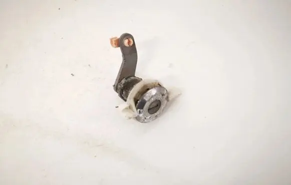 Renault Master II Front door lock (next to the handle) 