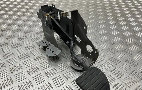 Renault Megane III Brake pedal 465010015R