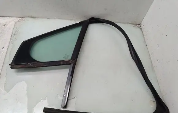Peugeot 308 Front door vent window glass four-door 43R000016