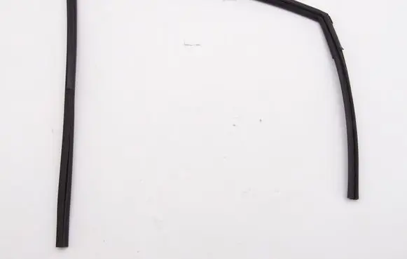 Nissan Navara D23 Rubber seal front door window/glass 