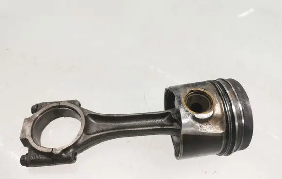 Skoda Octavia Mk2 (1Z) Piston with connecting rod 038G