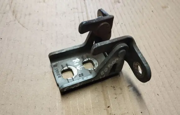 Chrysler Voyager Front door lower hinge 