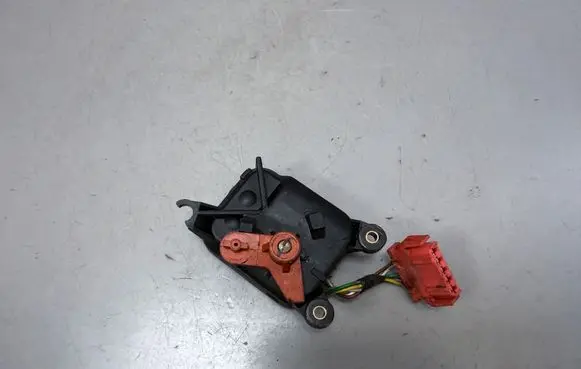 Audi A4 S4 B5 8D Air flap motor/actuator 0132801027 8A1820511B