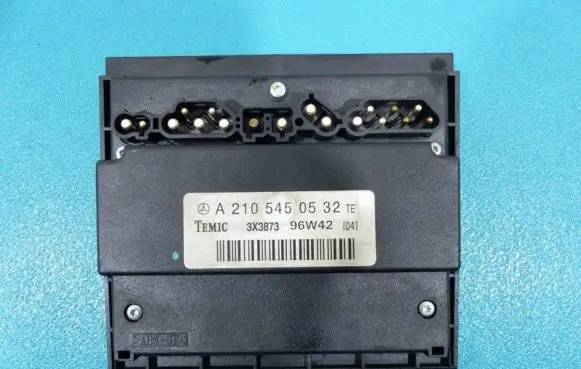 Mercedes-Benz E W210 Central body control module A2105450532 IMPRK800366