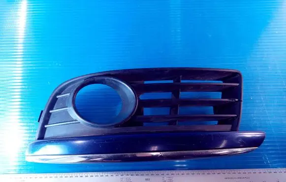 Volkswagen Jetta V Front fog light trim/grill 1K0853665K