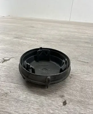 Volvo V70 Headlight/headlamp dust cover 89001811
