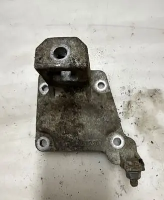 BMW 5 E39 Engine mounting bracket 6751226