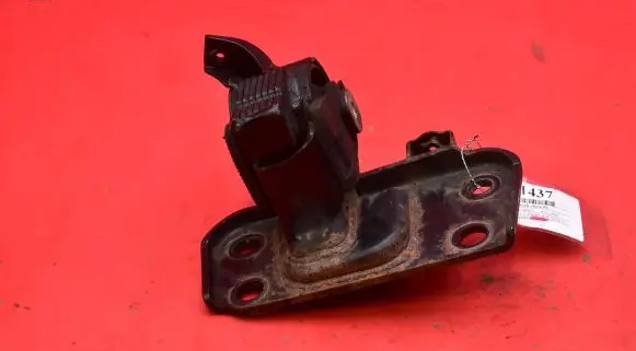 Toyota Avensis T220 Gearbox mounting bracket