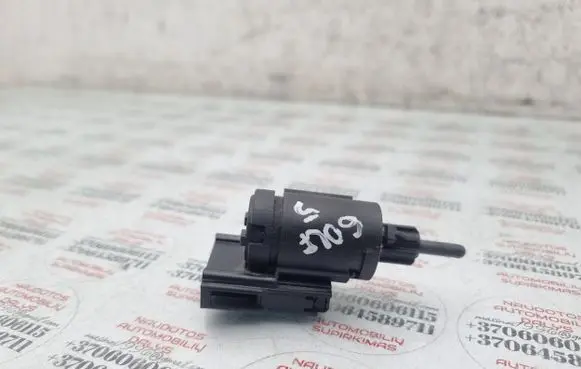Volkswagen Golf V Brake pedal sensor switch 3B0945511A
