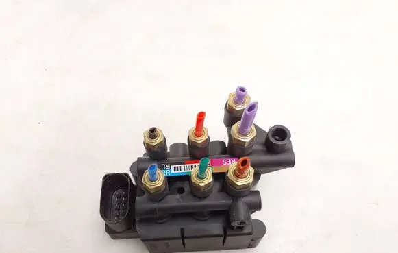Audi e-tron Air suspension valve block 4KE616013A W000102002
