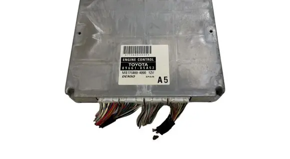 Toyota Avensis T250 Engine control unit/module 8966105A52 MB1758004000