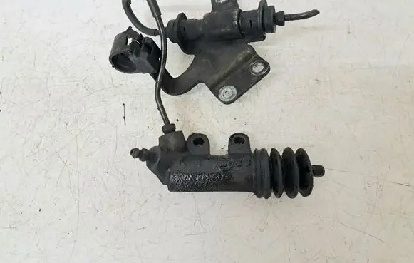 Clutch slave cylinder