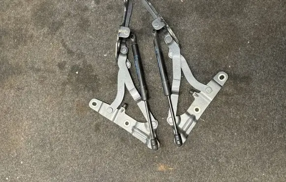 Chevrolet Camaro Tailgate/trunk/boot hinge 84035787 84035786