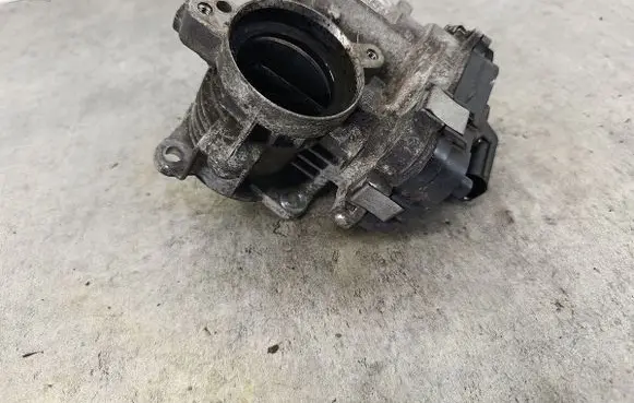 Opel Zafira B Throttle body valve 