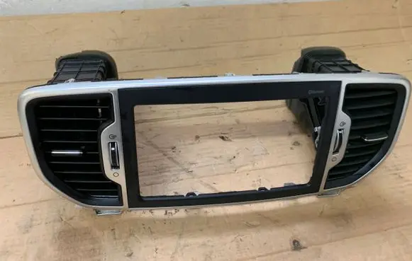 KIA Sportage Radio/GPS head unit trim 