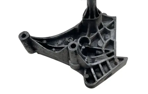 Engine mounting bracket