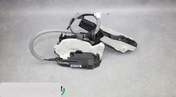 Seat Toledo IV (NH) Front door lock 5E2837015
