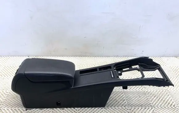 Volkswagen PASSAT B8 Center console 3G1863241C